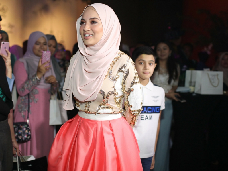 gosip neelofa dan kerabat diraja